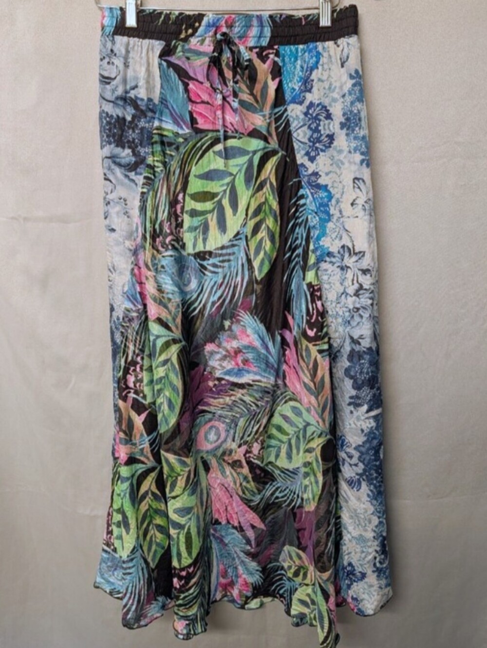 Johnny Was 🌺 100% Silk Skirt Tropical Leaf & Feather Maxi Skirt Size Small EUC
